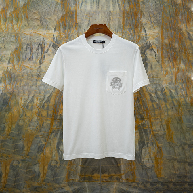 dolce & gabbana embroidered crest pocket t-shirt
